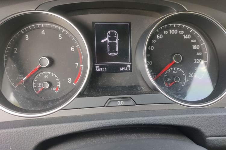 Used Volkswagen Golf 2015 1.6L Automatic Comfort Model Odometer Close Up