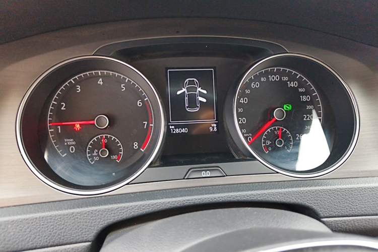 Used Volkswagen Golf 2015 1.6L Automatic Comfort Model Odometer Close Up