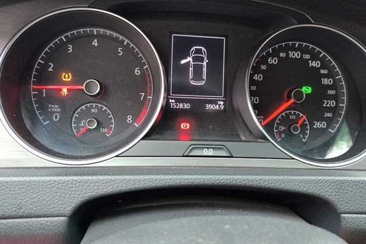 Used Volkswagen Golf 2015 1.6L Automatic Comfort Model Odometer Close Up