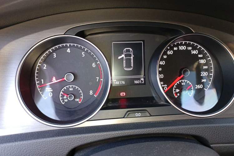 Used Volkswagen Golf 2015 1.6L Automatic Comfort Model Odometer Close Up