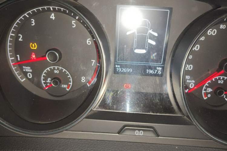 Used Volkswagen Golf 2015 1.6L Automatic Comfort Model Odometer Close Up