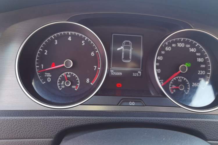 Used Volkswagen Golf 2015 1.4TSI Automatic Comfort Model Odometer Close Up