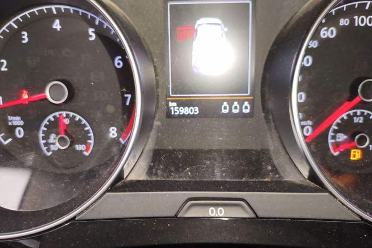Used Volkswagen Golf 2015 1.4TSI Sportsvan Odometer Close Up