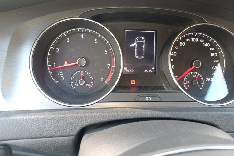Used Volkswagen Golf 2015 1.6L Automatic Comfort Model Odometer Close Up