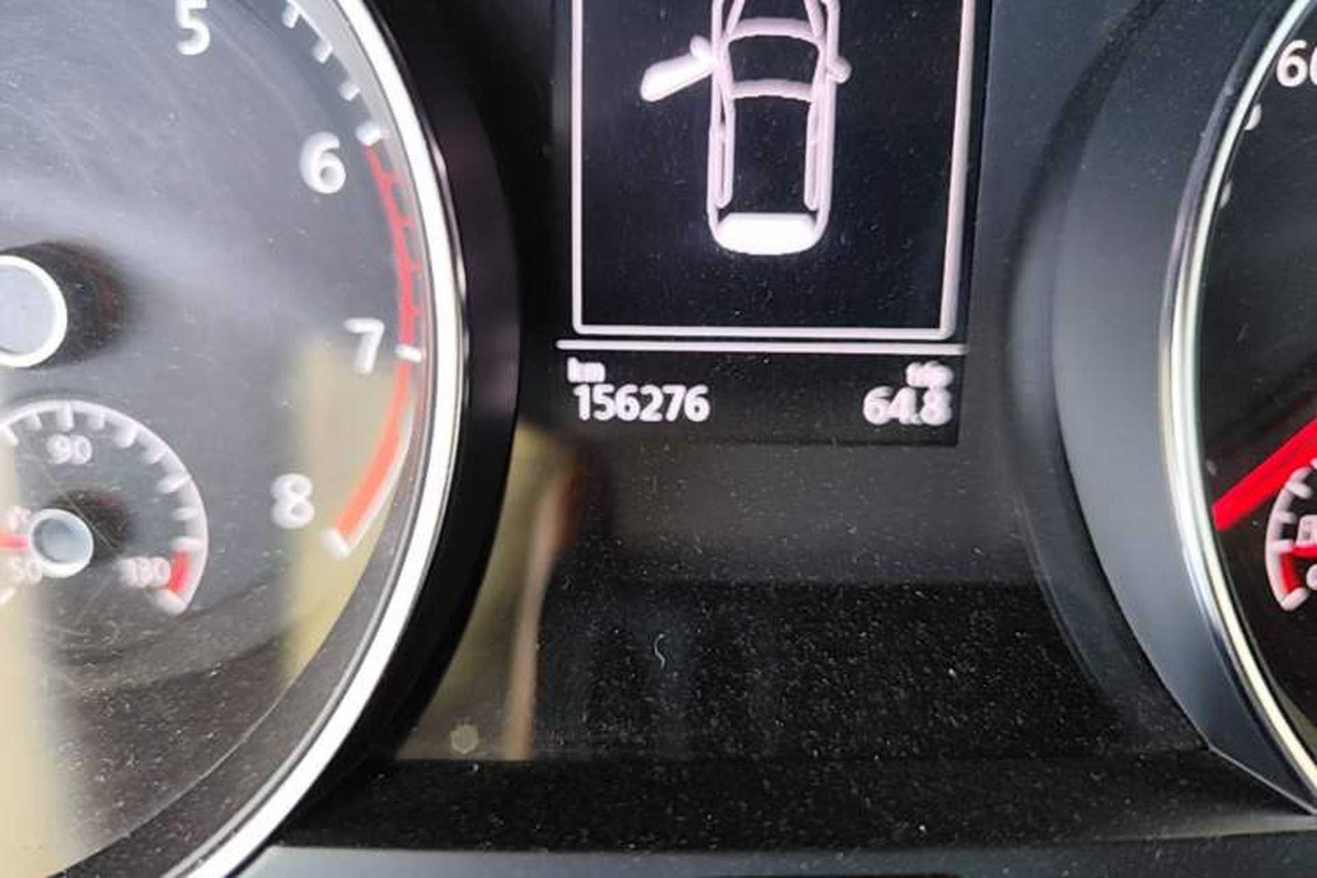 Used Volkswagen Golf 2015 1.4TSI Automatic Comfort Model Odometer Close Up