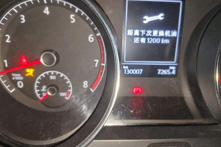 Used Volkswagen Golf 2015 1.4TSI Automatic Comfort Model Odometer Close Up