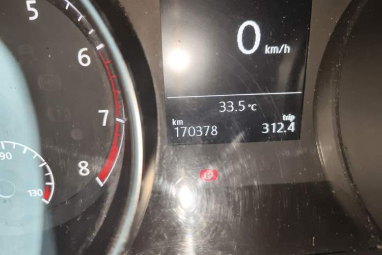 Used Volkswagen Golf 2015 1.4TSI Manual Comfort Model Odometer Close Up