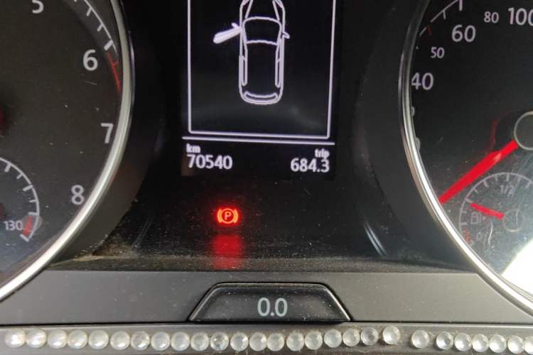 Used Volkswagen Golf 2015 1.4TSI Automatic Comfort Model Odometer Close Up