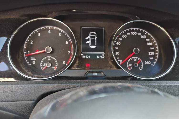Used Volkswagen Golf 2015 1.4TSI Manual R-Line Odometer Close Up