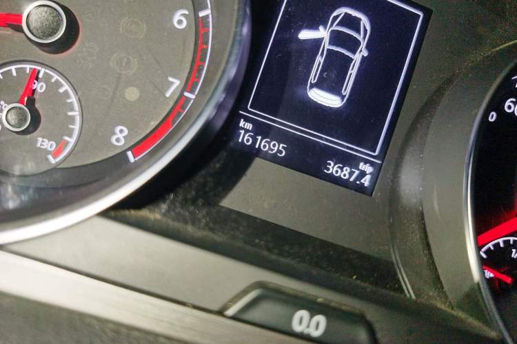 Used Volkswagen Golf 2015 1.4TSI Automatic Luxury Model Odometer Close Up