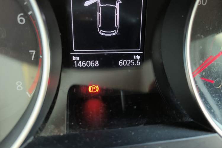 Used Volkswagen Golf 2015 1.6L Automatic Comfort Model Odometer Close Up
