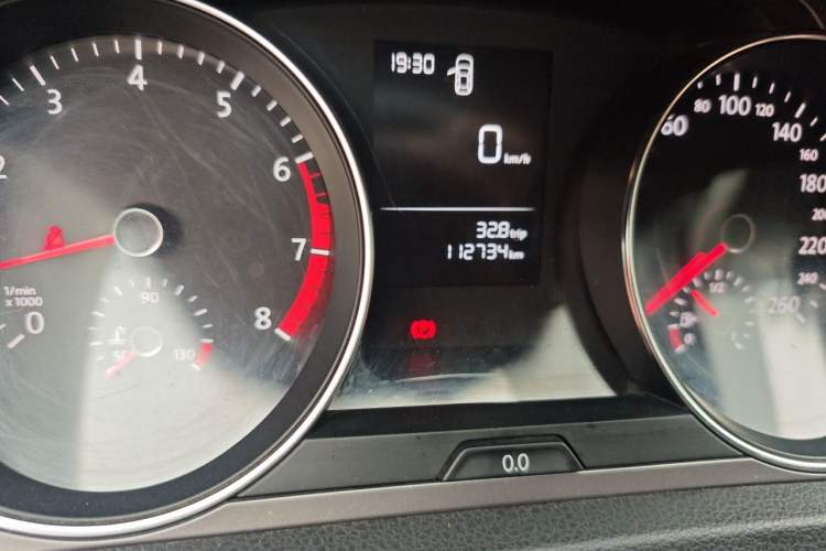 Used Volkswagen Golf 2015 1.6L Manual Fashion Edition Odometer Close Up