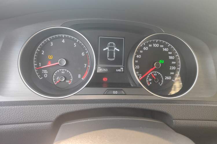 Used Volkswagen Golf 2015 1.4TSI Automatic Comfort Model Odometer Close Up