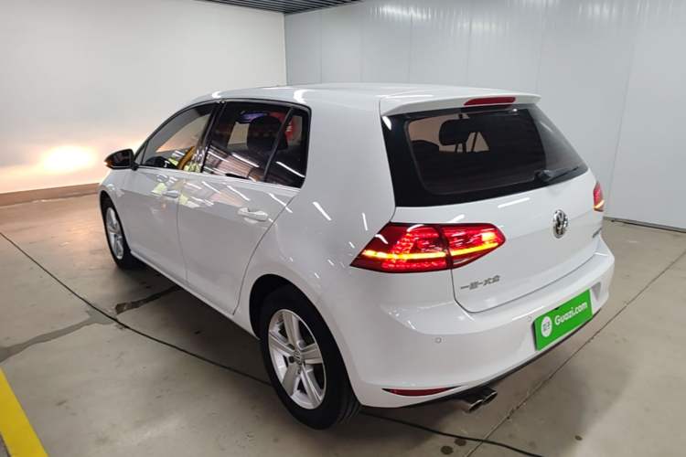 Used Volkswagen Golf 2015 1.4TSI Automatic Luxury Model Rear Left 45 Deg