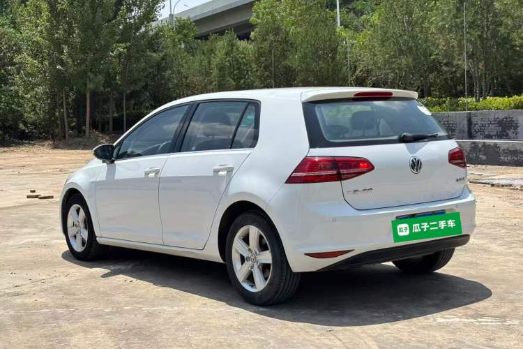 Used Volkswagen Golf 2015 1.6L Automatic Comfort Model Rear Left 45 Deg