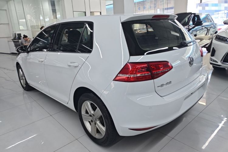 Used Volkswagen Golf 2015 1.6L Automatic Comfort Model Rear Left 45 Deg