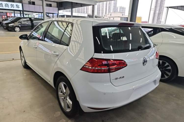 Used Volkswagen Golf 2015 1.6L Automatic Comfort Model Rear Left 45 Deg