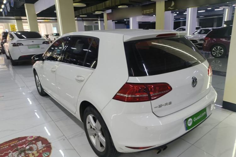 Used Volkswagen Golf 2015 1.4TSI Automatic Luxury Model Rear Left 45 Deg