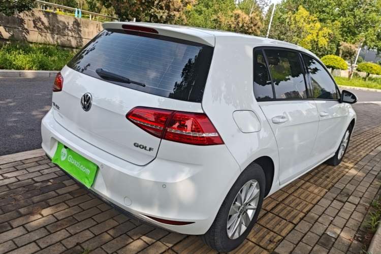 Used Volkswagen Golf 2015 1.6L Automatic Fashion Model Rear Right 45 Deg