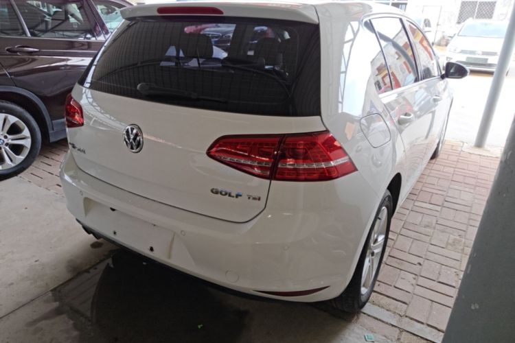 Used Volkswagen Golf 2015 1.4TSI Automatic Luxury Model Rear Right 45 Deg