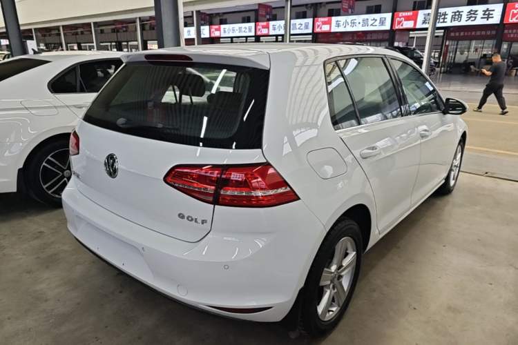 Used Volkswagen Golf 2015 1.6L Automatic Comfort Model Rear Right 45 Deg