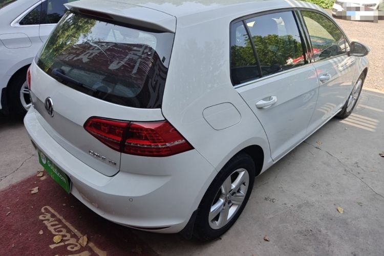 Used Volkswagen Golf 2015 1.4TSI Automatic Luxury Model Rear Right 45 Deg