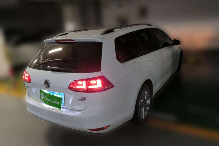 Used Volkswagen Golf 2015 1.4TSI Comfort Travel Edition Rear Right 45 Deg