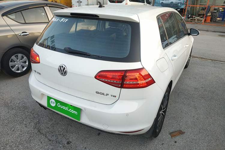 Used Volkswagen Golf 2015 1.4TSI Automatic Luxury Model Rear Right 45 Deg