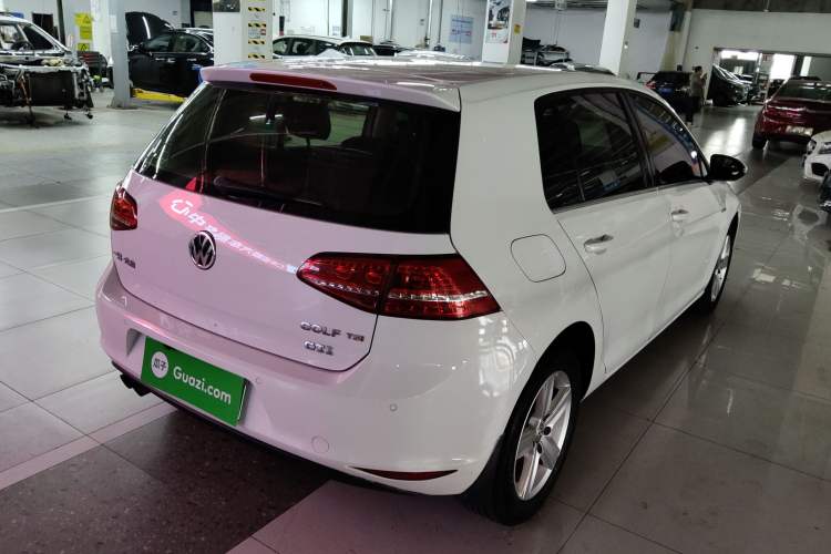 Used Volkswagen Golf 2015 1.4TSI Automatic Comfort Model Rear Right 45 Deg