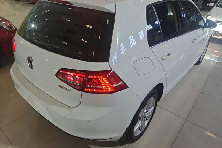 Used Volkswagen Golf 2015 1.6L Automatic Comfort Model Rear Right 45 Deg