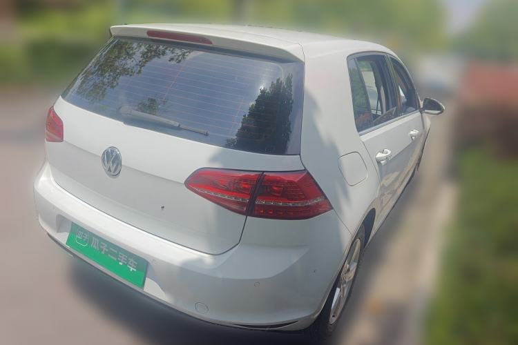 Used Volkswagen Golf 2015 1.4TSI Automatic Luxury Model Rear Right 45 Deg