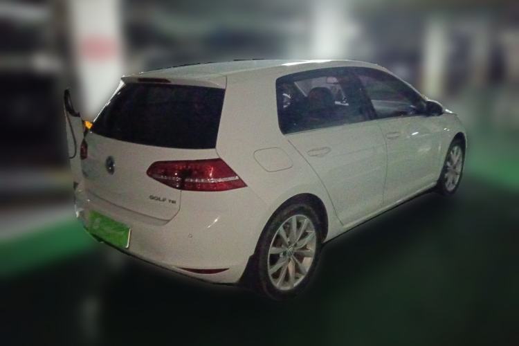 Used Volkswagen Golf 2015 1.4TSI Automatic Flagship Model Rear Right 45 Deg