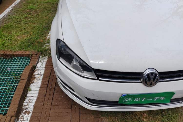 Used Volkswagen Golf 2015 1.6L Automatic Comfort Model Right Front Headlight