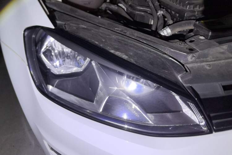Used Volkswagen Golf 2015 1.4TSI Automatic Luxury Model Right Front Headlight