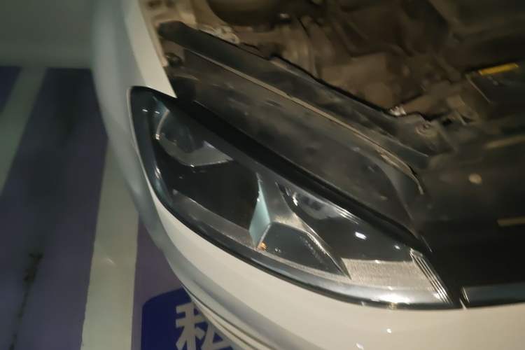 Used Volkswagen Golf 2015 1.6L Automatic Fashion Model Right Front Headlight