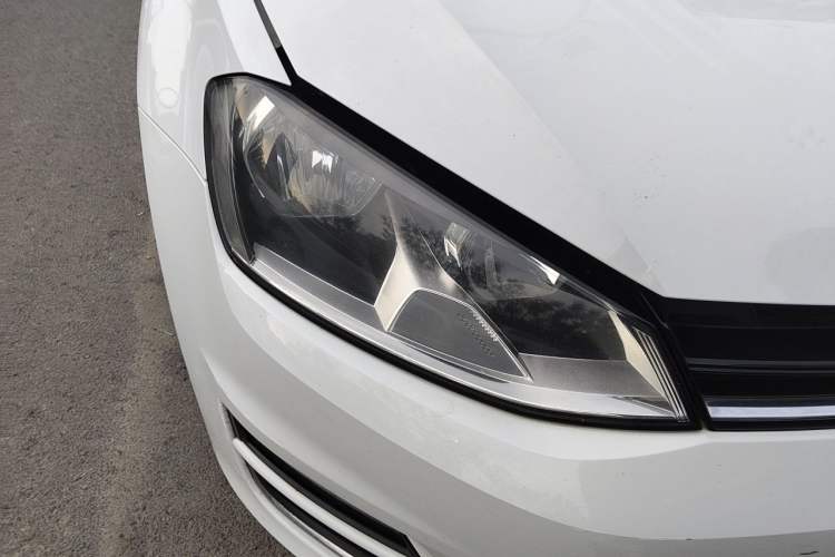 Used Volkswagen Golf 2015 1.4TSI Manual Comfort Model Right Front Headlight