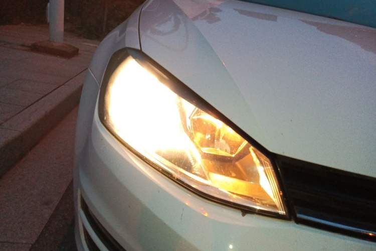 Used Volkswagen Golf 2015 1.4TSI Automatic Luxury Model Right Front Headlight