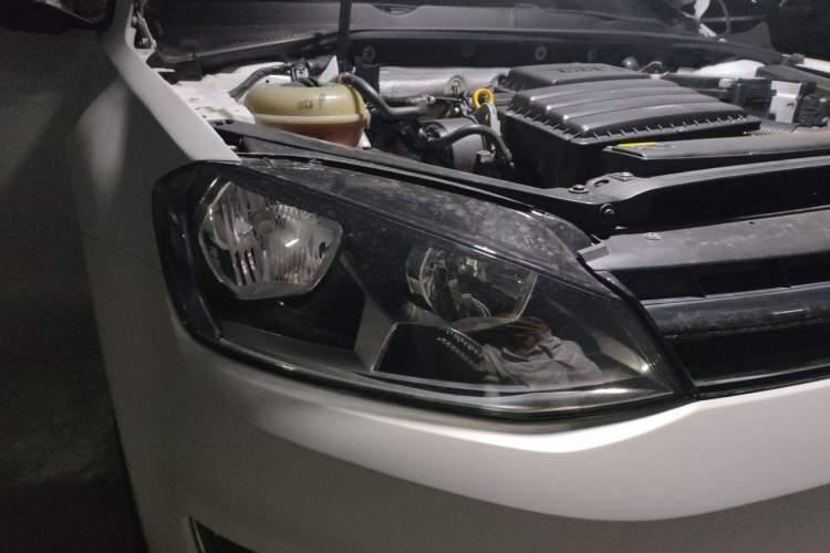 Used Volkswagen Golf 2015 1.6L Automatic Comfort Model Right Front Headlight