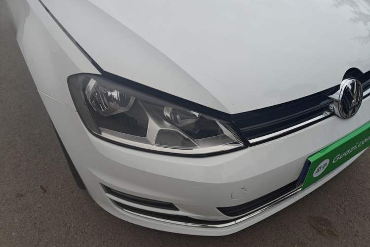 Used Volkswagen Golf 2015 1.4TSI Automatic Luxury Model Right Front Headlight