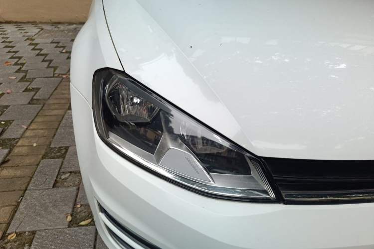Used Volkswagen Golf 2015 1.6L Automatic Comfort Model Right Front Headlight