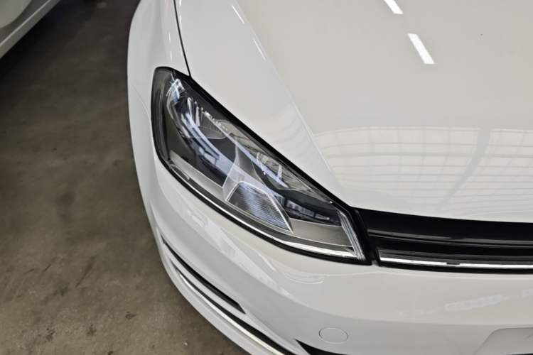 Used Volkswagen Golf 2015 1.6L Automatic Comfort Model Right Front Headlight