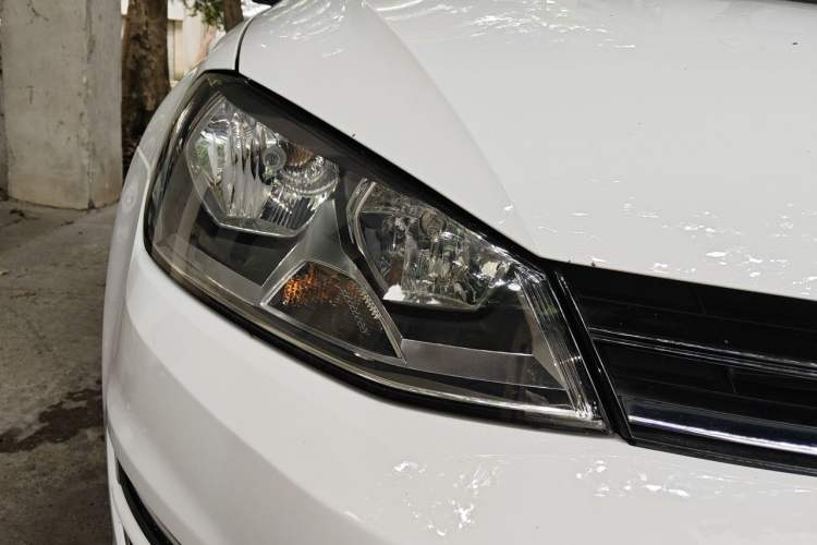 Used Volkswagen Golf 2015 1.4TSI Automatic Luxury Model Right Front Headlight