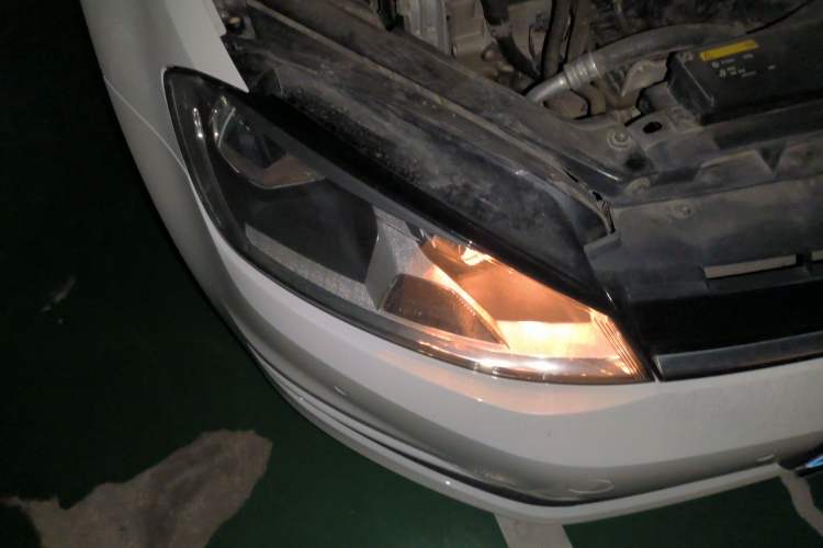 Used Volkswagen Golf 2015 1.4TSI Comfort Travel Edition Right Front Headlight