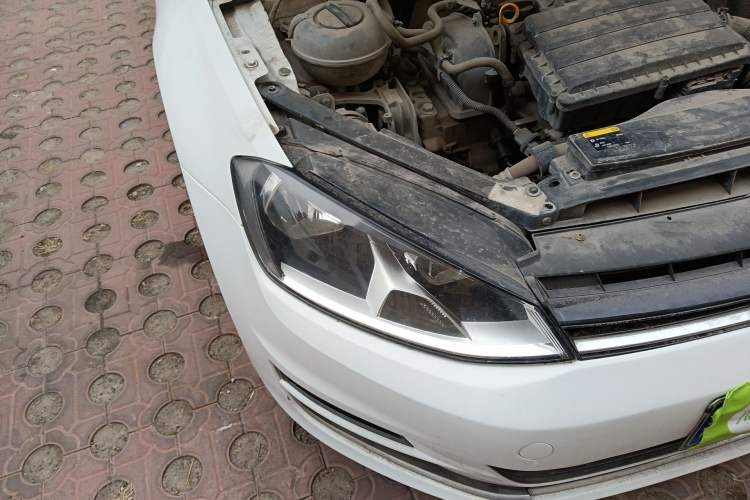 Used Volkswagen Golf 2015 1.6L Automatic Comfort Model Right Front Headlight