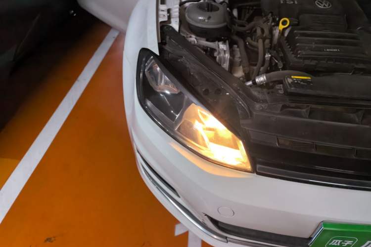 Used Volkswagen Golf 2015 1.4TSI Automatic Comfort Model Right Front Headlight