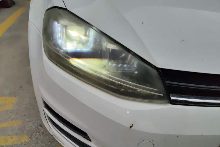 Used Volkswagen Golf 2015 1.6L Automatic Comfort Model Right Front Headlight