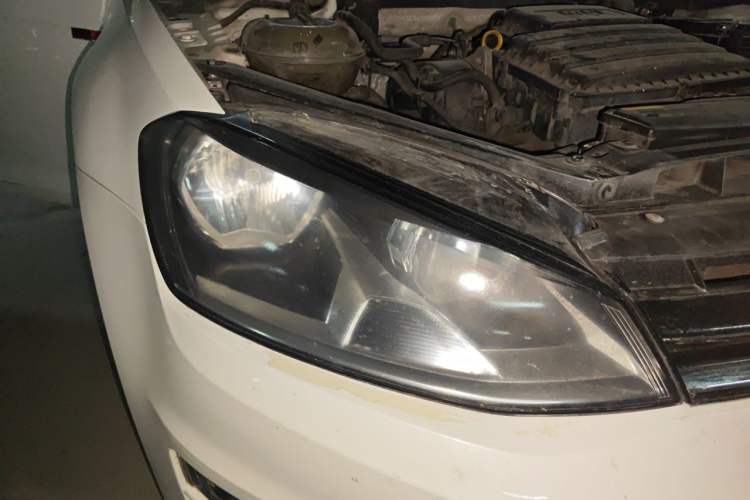 Used Volkswagen Golf 2015 1.6L Automatic Comfort Model Right Front Headlight