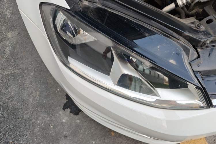 Used Volkswagen Golf 2015 1.4TSI Manual Comfort Model Right Front Headlight