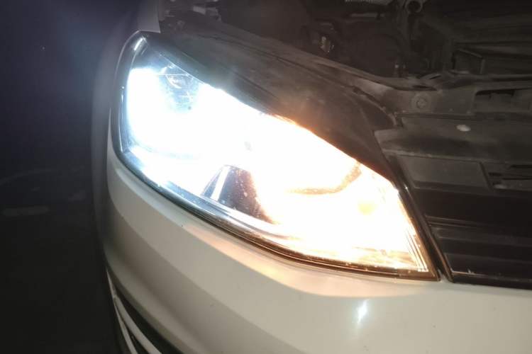Used Volkswagen Golf 2015 1.6L Automatic Comfort Model Right Front Headlight