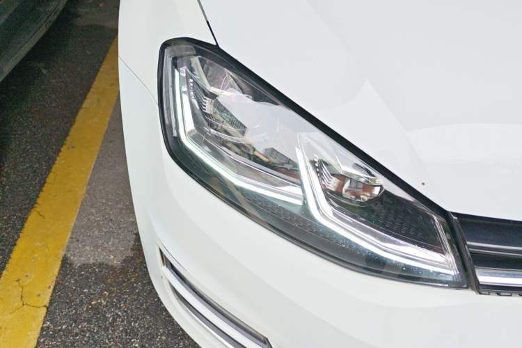 Used Volkswagen Golf 2015 1.4TSI Automatic Comfort Model Right Front Headlight
